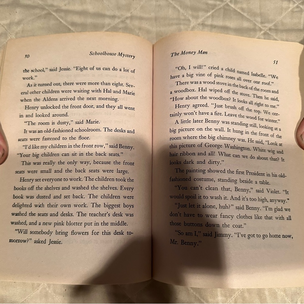 The boxcar children- schoolhouse mystery #10 - Picture 6 of 8